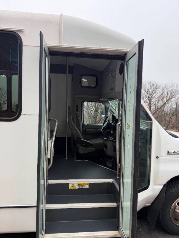 2019 Ford E-450