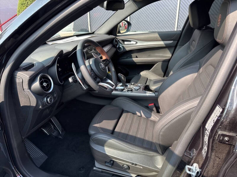 2025 Alfa Romeo Stelvio Intensa