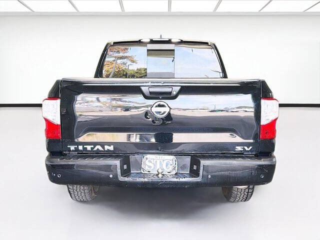 2023 Nissan Titan SV