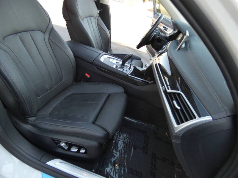 2022 BMW 7 Series 745e xDrive