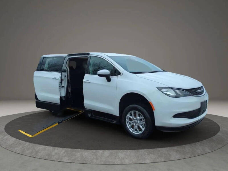 2023 Chrysler Voyager LX