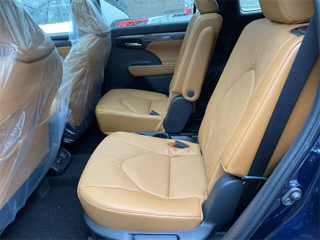 2025 Toyota Highlander Hybrid Platinum