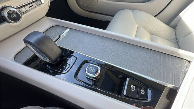 2024 Volvo S60 B5 Plus Dark Theme