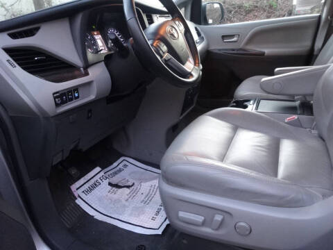 2017 Toyota Sienna XLE Premium 7-Passenger