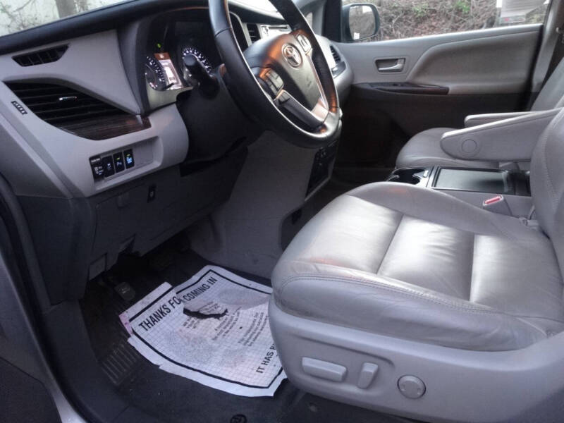 2017 Toyota Sienna XLE Premium 7-Passenger