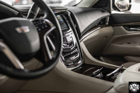 2018 Cadillac Escalade ESV Luxury