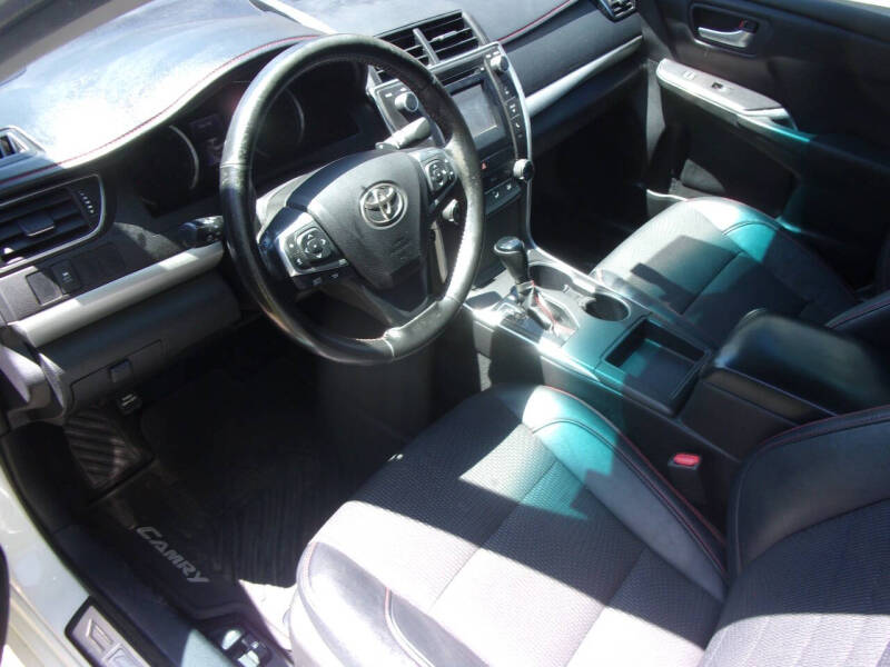 Image 8 of 2016 Toyota Camry SE