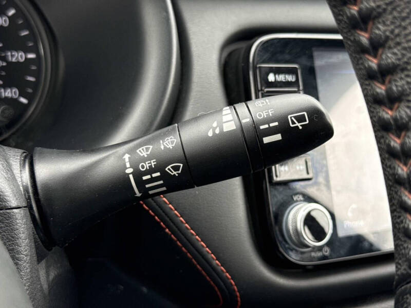 2021 Nissan Kicks SR