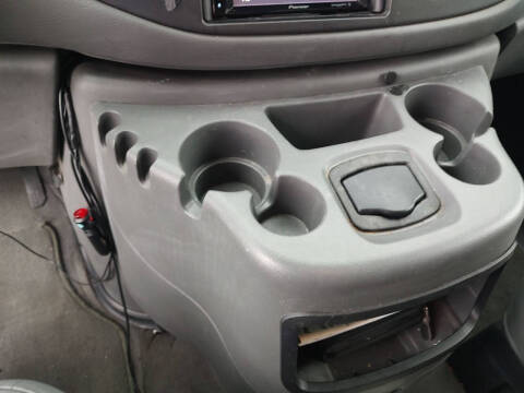 2005 Ford E-Series E-150 Chateau