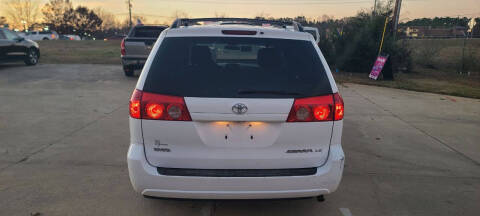 2010 Toyota Sienna LE 7-Passenger