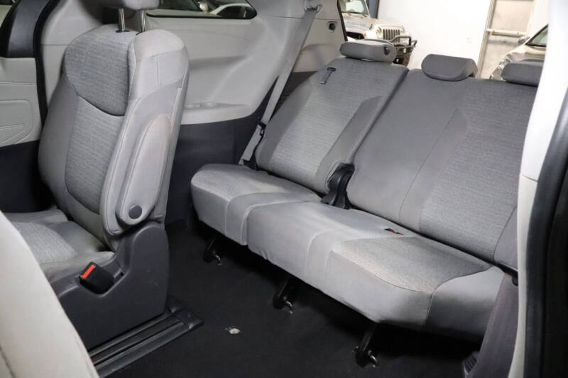 2021 Toyota Sienna LE 8-Passenger