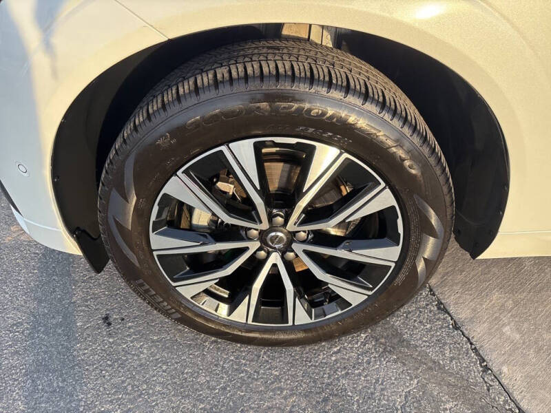 2025 Volvo XC60 B5 Plus Dark Theme