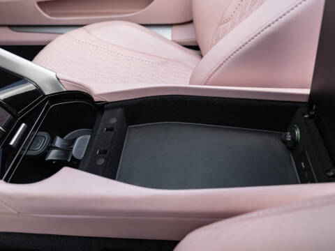 2025 Aston Martin DB12 Volante