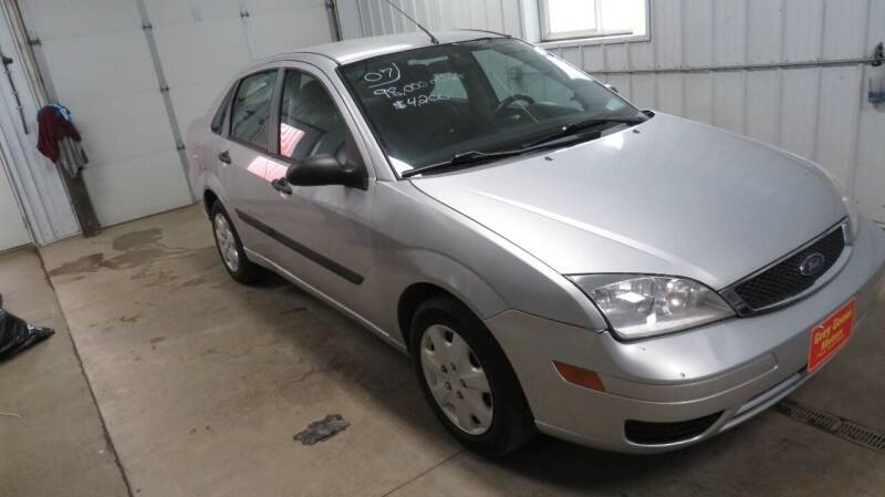 Used 2007 Ford Focus ZX4 SE with VIN 1FAFP34N57W312258 for sale in Pierre, SD