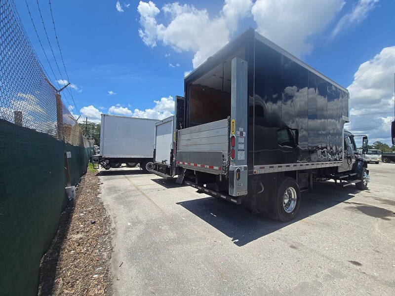 2019 Freightliner M2 106