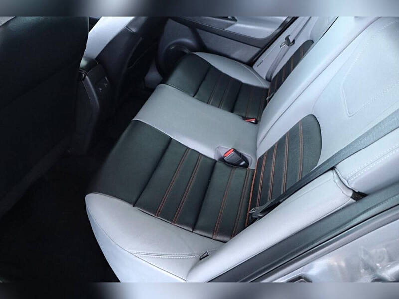 2022 Nissan Kicks SR