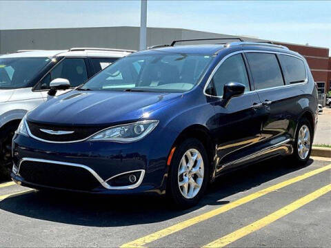 2017 Chrysler Pacifica Touring-L Plus