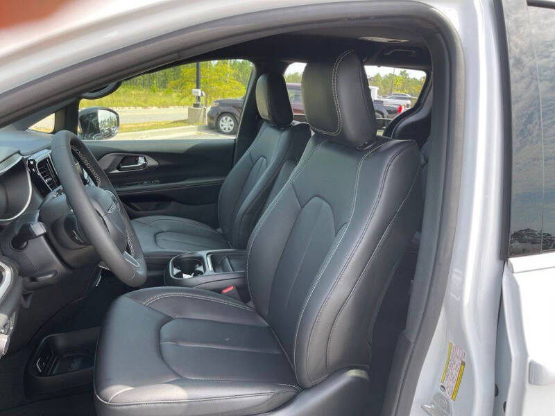 2027 Chrysler Pacifica LX