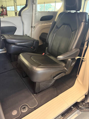 2022 Chrysler Pacifica Touring L