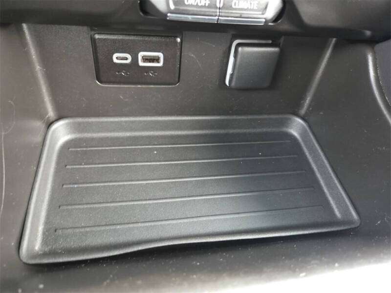 2023 Chevrolet Suburban LS