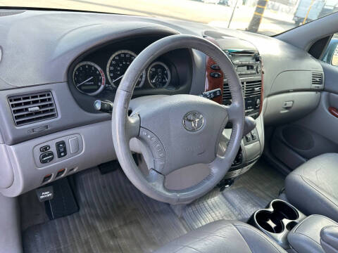 2004 Toyota Sienna XLE 7 Passenger