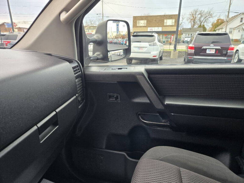 2012 Nissan Titan SV