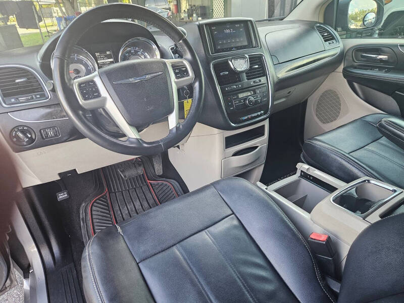 2016 Chrysler Town and Country Touring