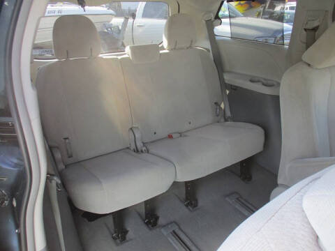 2014 Toyota Sienna LE 7-Passenger