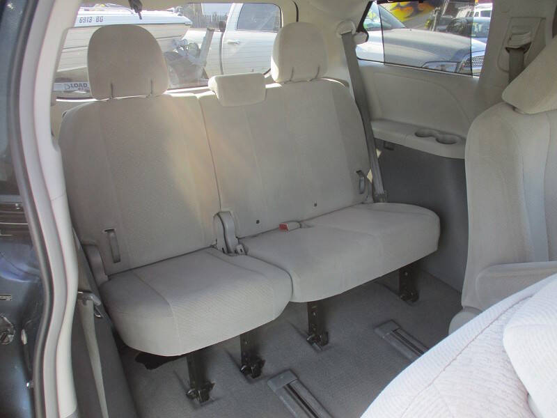 2014 Toyota Sienna LE 7-Passenger