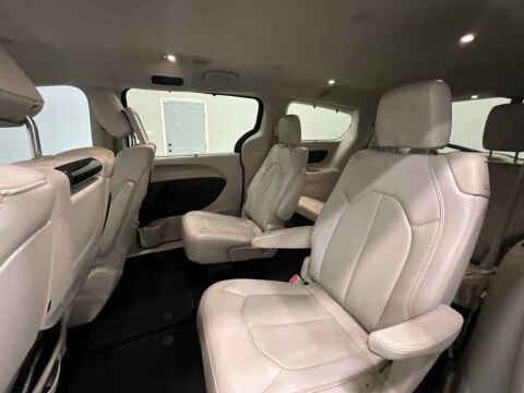 2017 Chrysler Pacifica Touring-L Plus