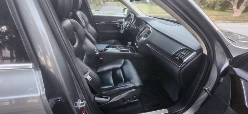 2016 Volvo XC90 T6 Momentum