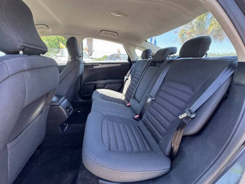 2017 Ford Fusion SE