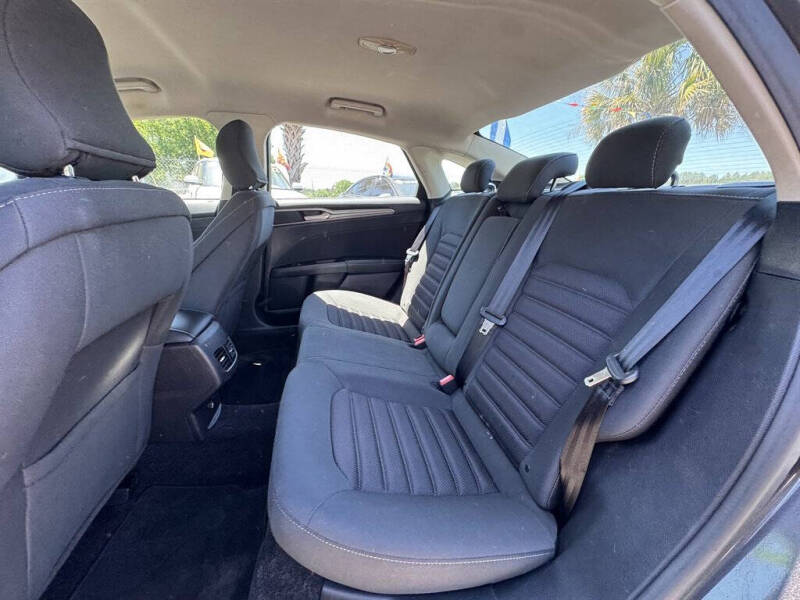 2017 Ford Fusion SE