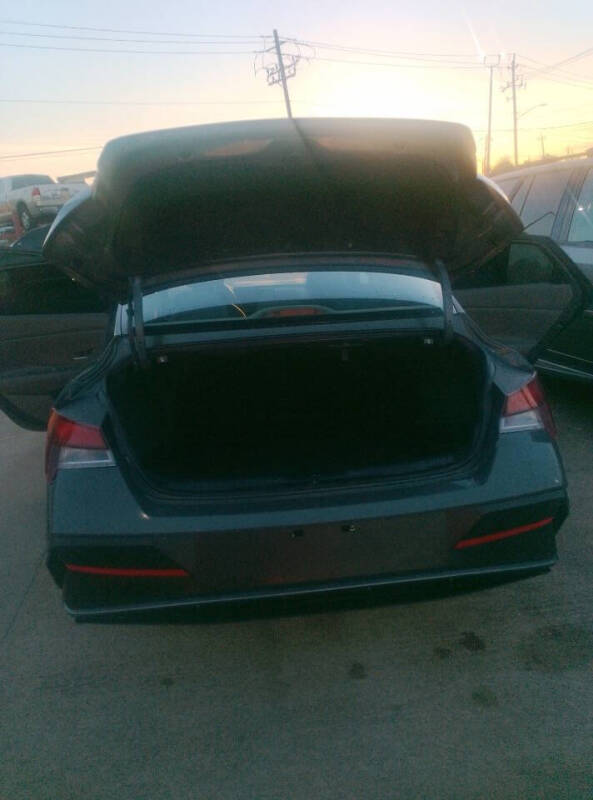 2024 Hyundai Elantra SE