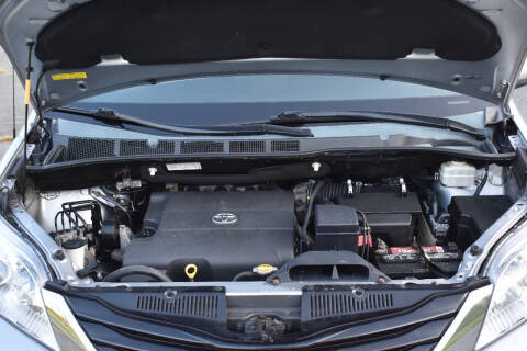 2013 Toyota Sienna LE 8-Passenger