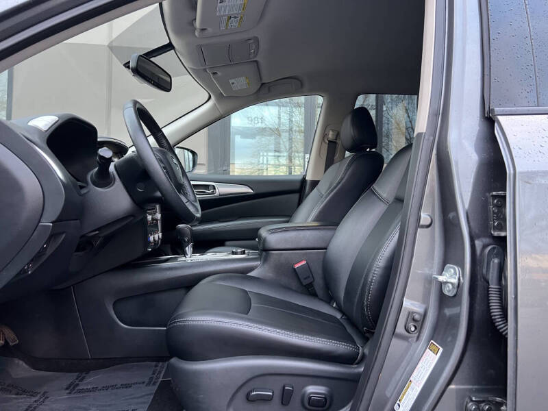 2019 Nissan Pathfinder SL
