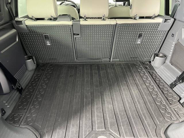 2023 Land Rover Defender 110 SE