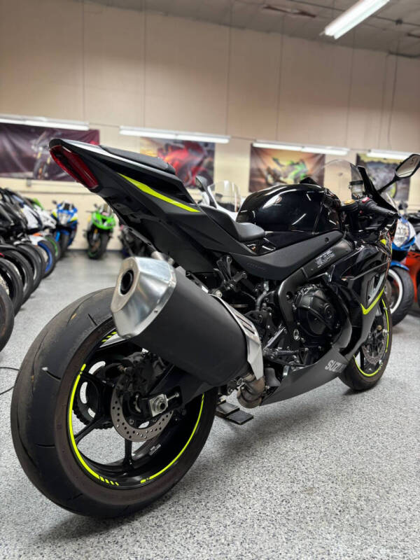 2023 Suzuki GSX-R1000