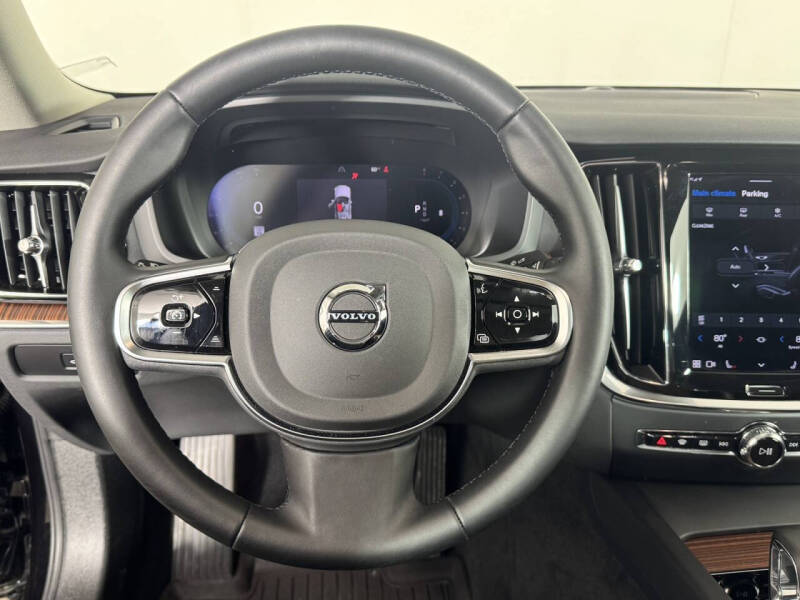 2024 Volvo S60 B5 Plus Dark Theme