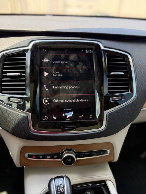 2021 Volvo XC90 T6 Momentum 7-Passenger