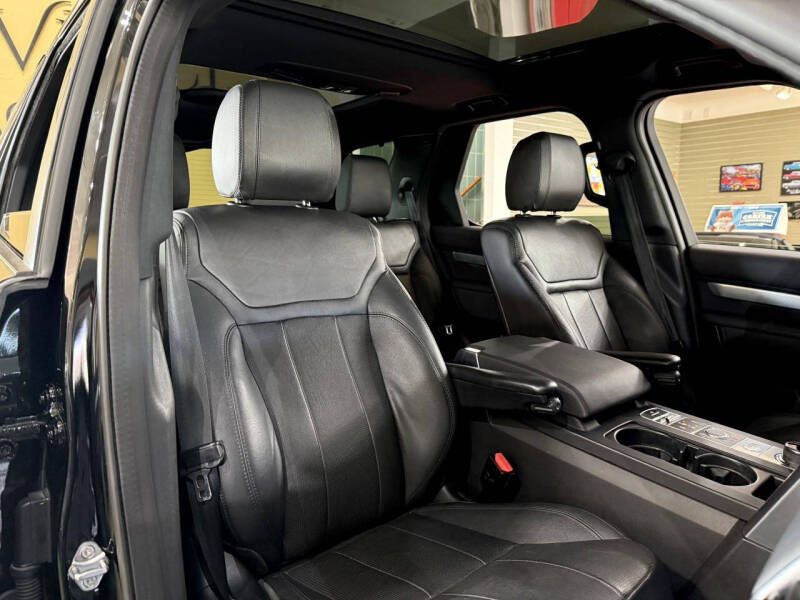 2020 Land Rover Discovery Landmark Edition