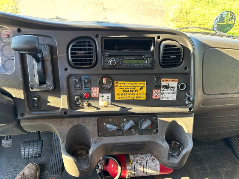 2015 Freightliner M2 106