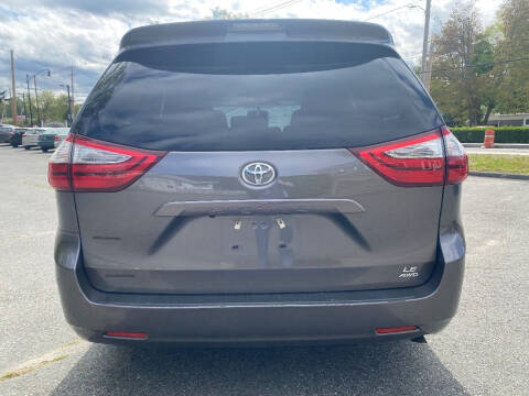 2017 Toyota Sienna LE 7-Passenger