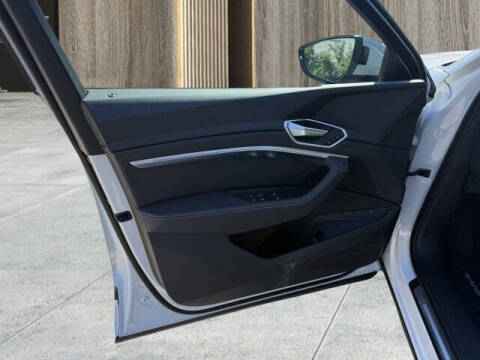 2024 Audi Q8 e-tron quattro Premium