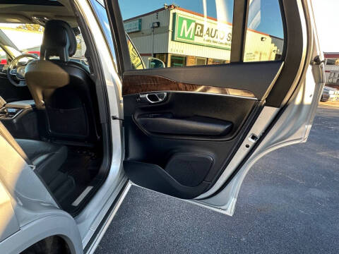 2016 Volvo XC90 T6 Momentum