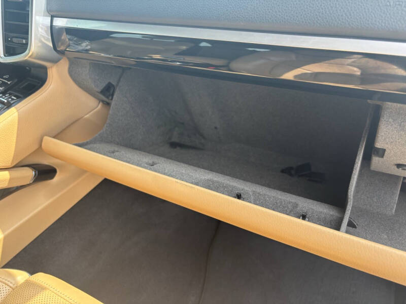 2018 Porsche Cayenne Platinum Edition