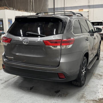 2017 Toyota Highlander SE