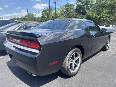 2011 Dodge Challenger SE