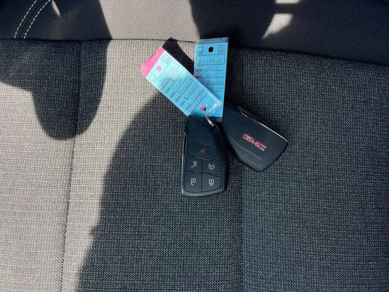 2025 GMC Acadia Elevation