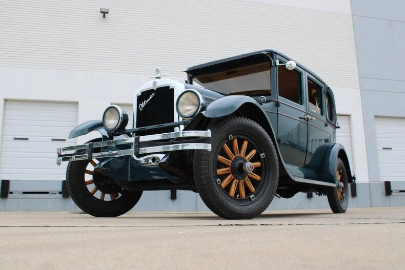 1927 Oldsmobile Sedan